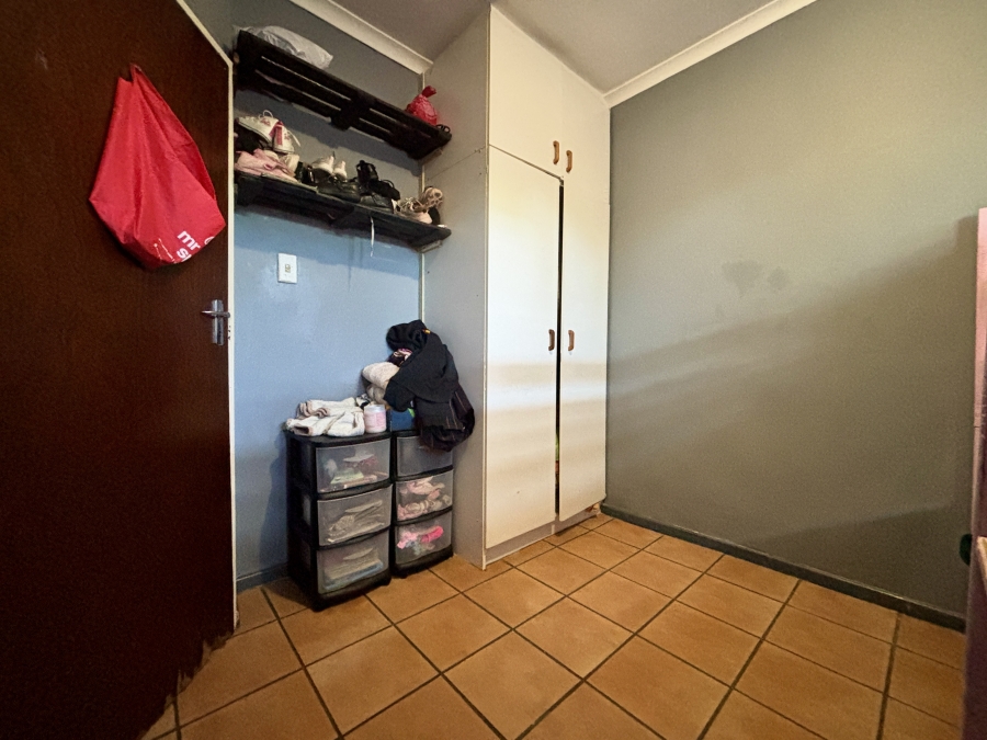 2 Bedroom Property for Sale in Oakglen Western Cape